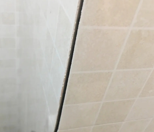 泉港瓷砖空鼓维修公司分享阳台瓷砖脱落的修复过程可以分为以下几个步骤