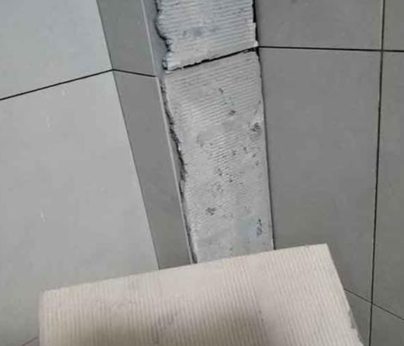 泉港瓷砖空鼓维修公司分享下厨房瓷砖脱落的补救措施。